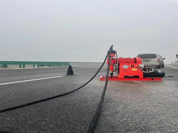 开鲁马路路基路面开裂下沉注浆加固灌浆